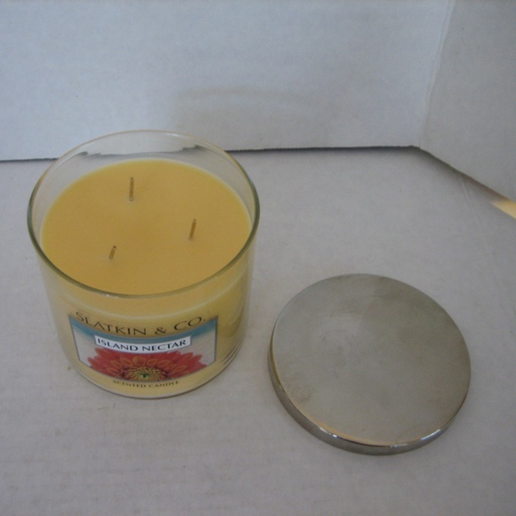 Slatkin & Co Island Nectar Scented Candle 3 Wick Jar Candle with Lid 14.5oz NWWT - Picture 3 of 5